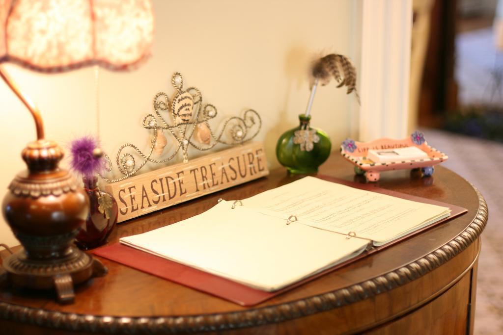 Captain Farris House South Yarmouth Room photo